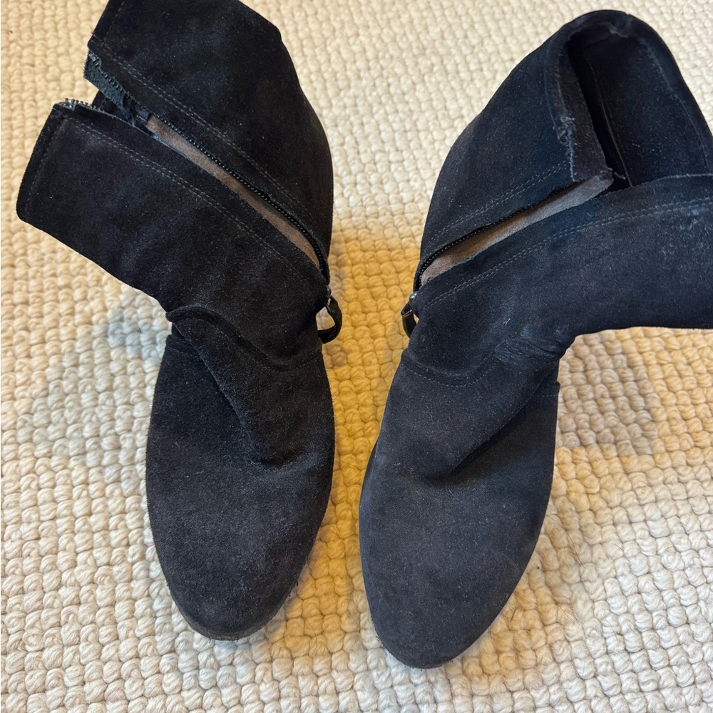 Elegant Black Suede Women's Boots